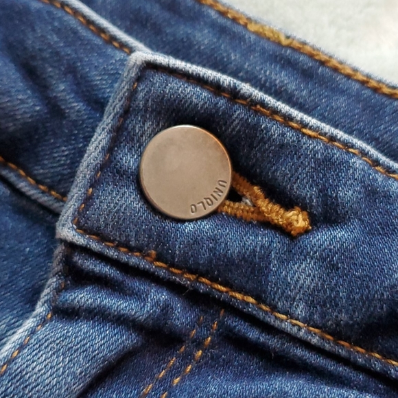 UNIQLO Strechy Denim Shorts - Picture 2 of 10